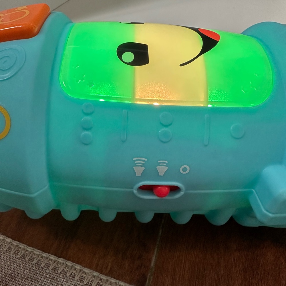 Fisher-Price Blue and Green Toy Vacuum lights and sounds Excellent condition! - Picture 4 of 5